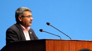 प्रचण्डलाई छेपारोसँग प्रतिस्पर्धा गराइदिउँः सांसद बास्कोटा (भिडियाे सहित) प्रचण्डलाई छेपारोसँग प्रतिस्पर्धा गराइदिउँः सांसद बास्कोटा (भिडियाे सहित)