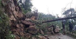 सुदूरपश्चिमका ५ जिल्लामा जाने सडक बन्द, जोखिममा रहेका बस्ती सारियो