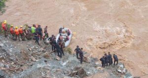 सिमलताल पहिरो : बेपत्ता दुई बस खोज्न फेरि घटनास्थल पुगे सुरक्षाकर्मी