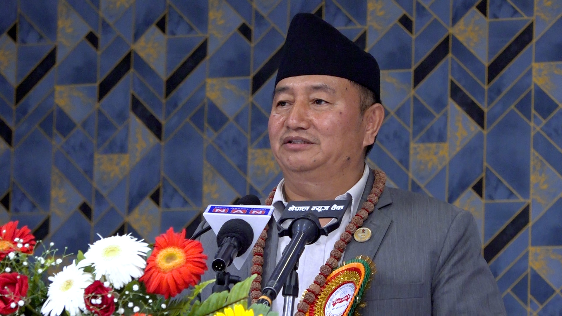 होटल व्यवसायीलाई हेर्ने दृष्टिकोणमा परिवर्तन हुनुपर्छ : मुख्यमन्त्री लामा होटल व्यवसायीलाई हेर्ने दृष्टिकोणमा परिवर्तन हुनुपर्छ : मुख्यमन्त्री लामा