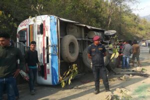 डोटीमा बस दुर्घटना, १६ जना घाइते
