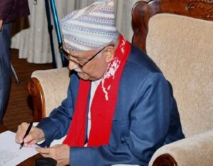 तीन दिनभित्र फाइलमा निर्णय दिने प्रणाली ल्याउने प्रधानमन्त्रीद्वारा जानकारी तीन दिनभित्र फाइलमा निर्णय दिने प्रणाली ल्याउने प्रधानमन्त्रीद्वारा जानकारी