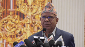 मध्यरातमा दुई नेताले हस्ताक्षर गरेर हुनेवाला केही छैन : माधव नेपाल