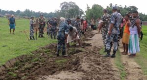 दशगजामा सडक निर्माण गर्न आएका भारतीयलाई सशस्त्रले लखेट्यो