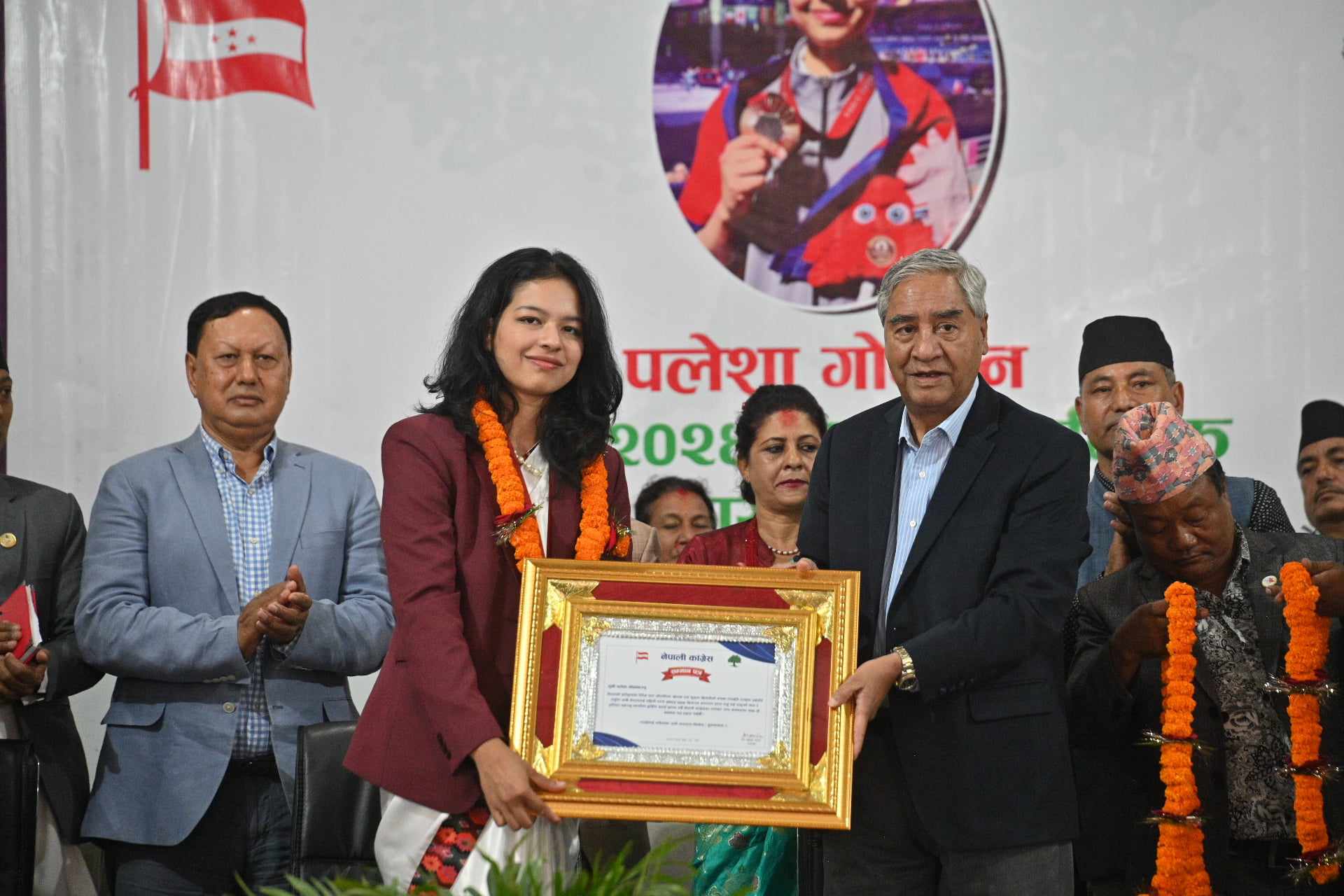 कांस्यविजेता पलेसालाई कांग्रेसले गर्यो नगदसहित सम्मान कांस्यविजेता पलेसालाई कांग्रेसले गर्यो नगदसहित सम्मान