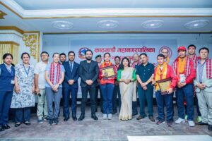 महानगरपालिकाद्वारा पलेशालाई पाँच लाख रुपैयाँसहित सम्मान महानगरपालिकाद्वारा पलेशालाई पाँच लाख रुपैयाँसहित सम्मान