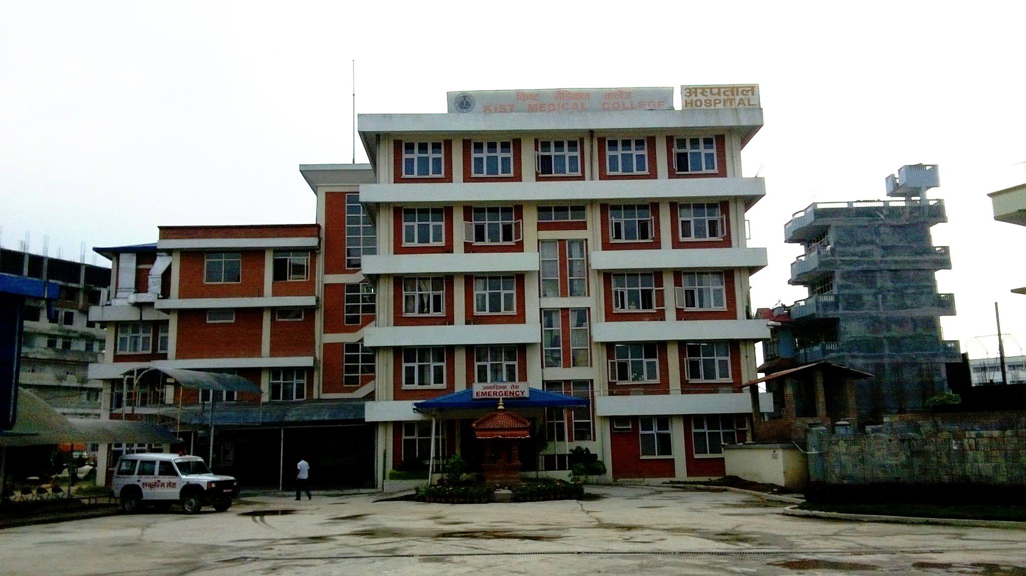 किष्ट अस्पतालमा पस्यो बाढी, बिरामी सुरक्षित स्थानमा