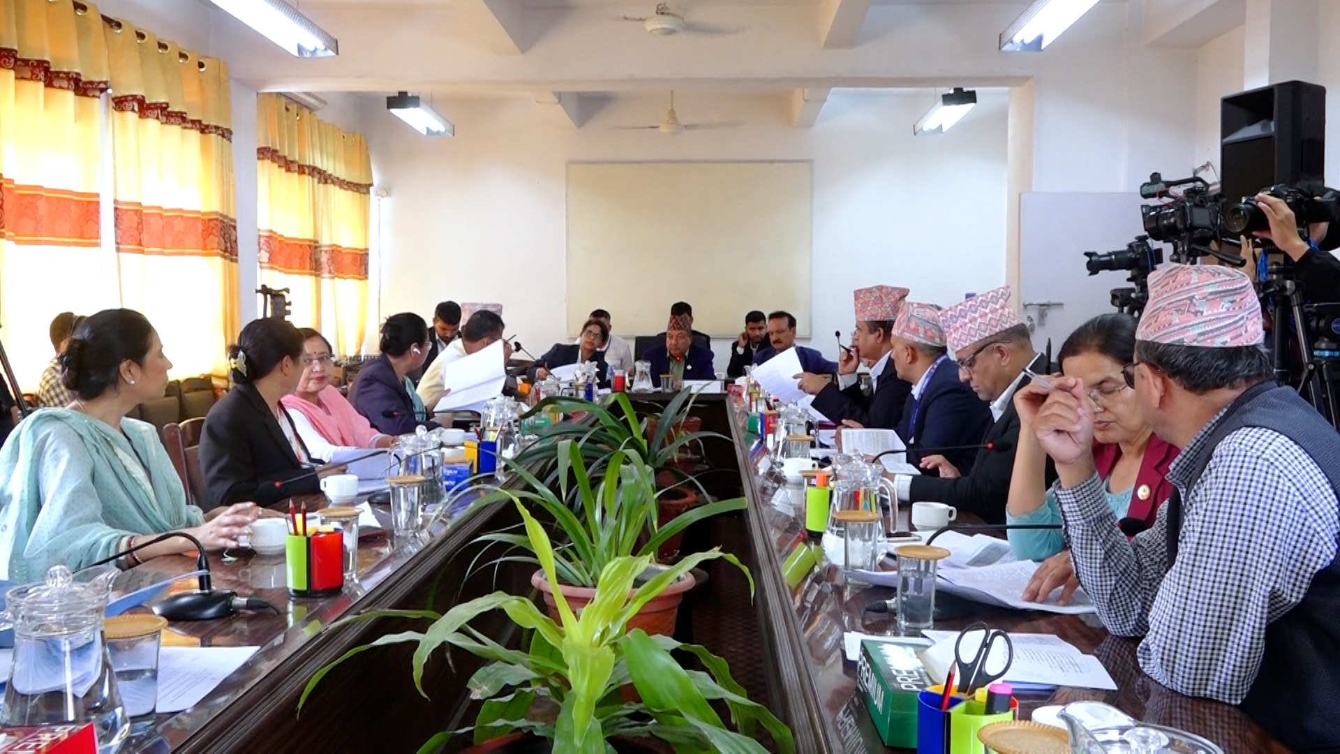 अर्थ समितिको बैठक बस्दै