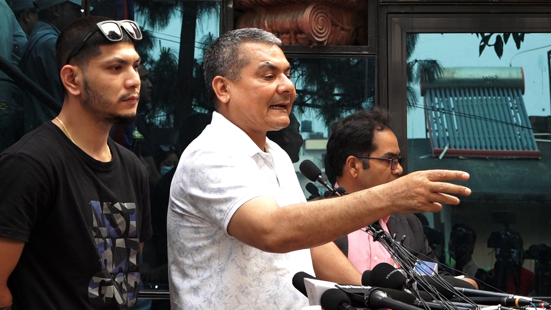 दुर्गा प्रसाईंका समर्थकमाथि प्रहरीको धरपकड