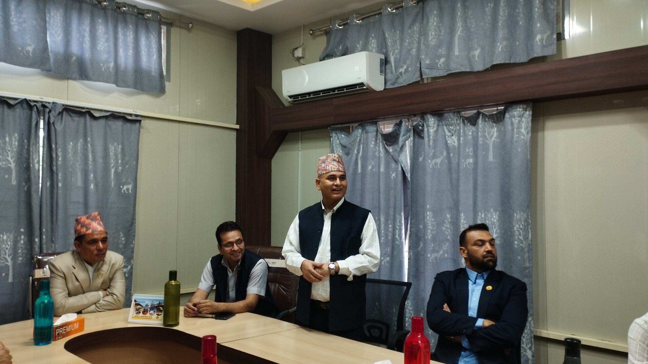 तडकभडक तरिकाले तीज नमनाउन महिला कर्मचारीहरुलाई मन्त्री काफ्लेको आग्रह