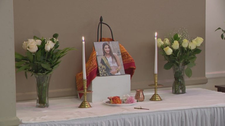 अमेरिकाको ह्युस्टनस्थित अपार्टमेन्टमा हत्या गरिएकी मुना पाण्डेको अन्त्येष्टि अमेरिकाको ह्युस्टनस्थित अपार्टमेन्टमा हत्या गरिएकी मुना पाण्डेको अन्त्येष्टि