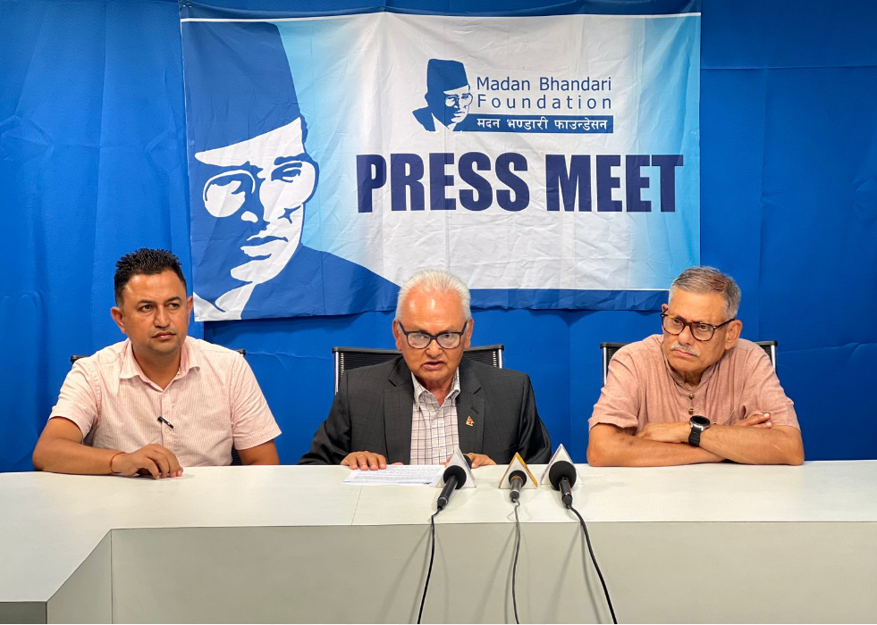 जनगायक रामकृष्ण दुवाललाई मदन भण्डारी रूपान्तरण पुरस्कार