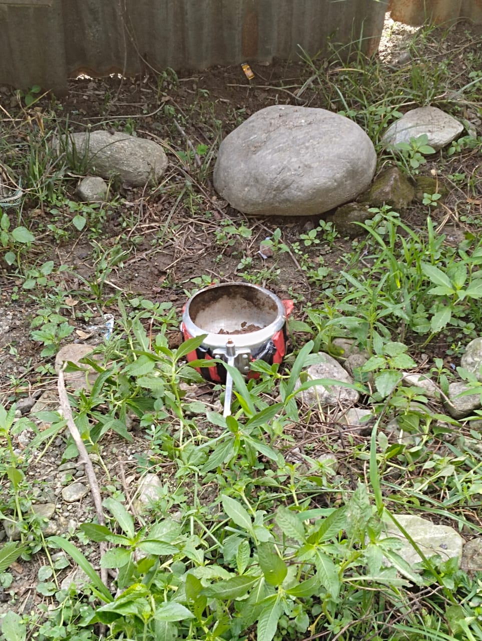 गिरीबन्धु टि–स्टेट नजिकै बिस्फोट भएको कुकर बम फेला