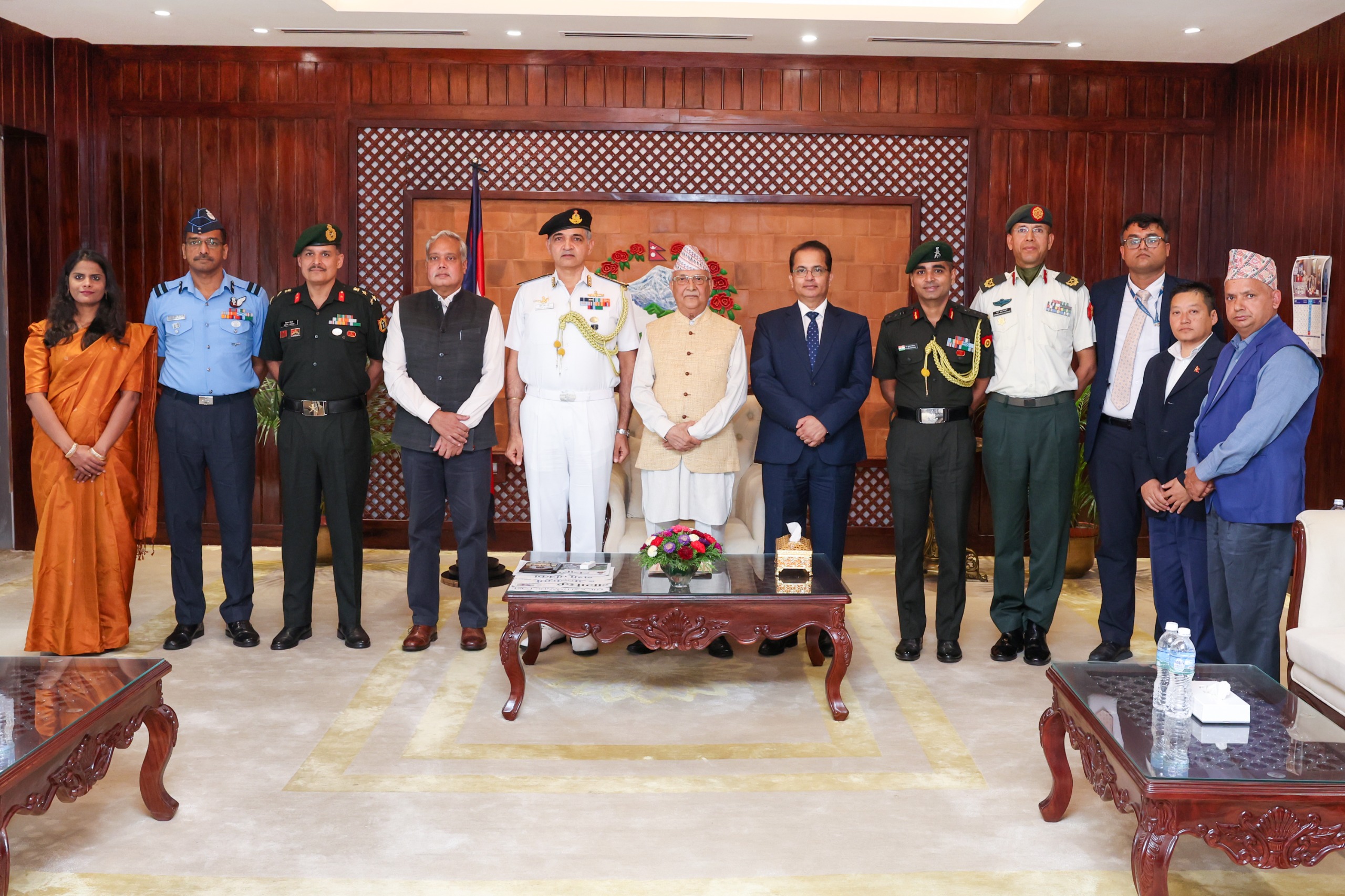 प्रधानमन्त्रीसँग भारतीय रक्षा महाविद्यालयका शिक्षार्थीले भेटे