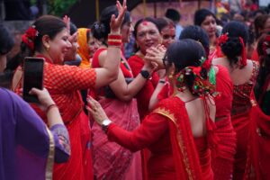 नेपाली महिलाहरुकाे सांस्कृतिक पर्व तीज : पशुपति क्षेत्रकाे रौनक (फोटो फिचर) नेपाली महिलाहरुकाे सांस्कृतिक पर्व तीज : पशुपति क्षेत्रकाे रौनक (फोटो फिचर)