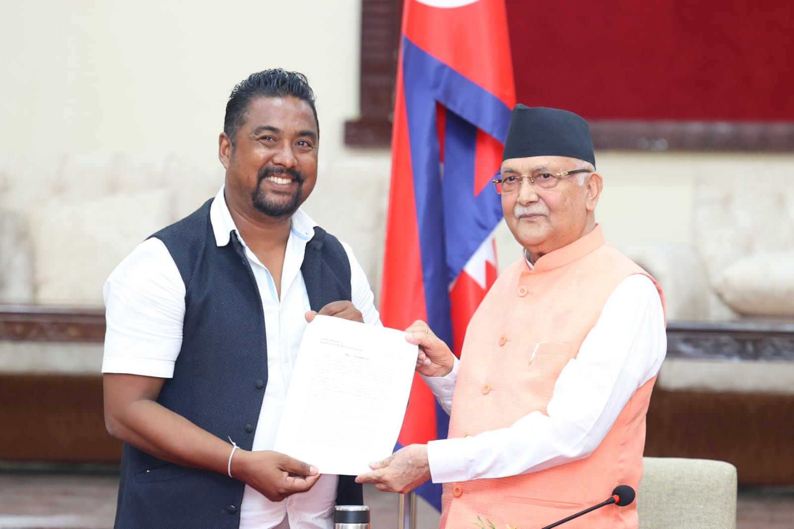 सर्वोच्चको आदेश पालना नगर्न प्रधानमन्त्रीलाई ध्यानाकर्षण