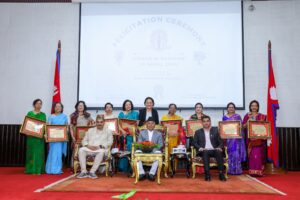 वरिष्ठ महिला चिकित्सकहरूलाई राष्ट्रपतिबाट सम्मान