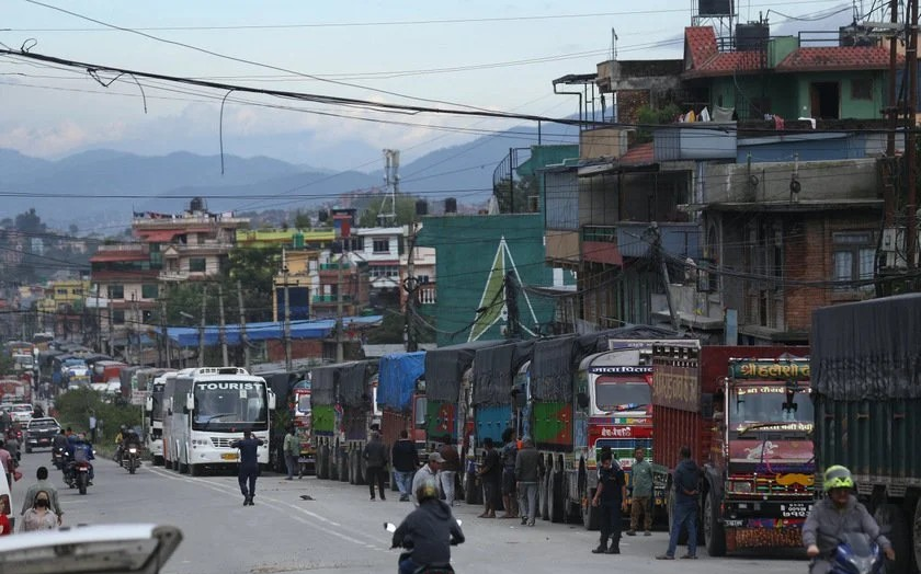 नारायणघाटदेखि काठमाडौँसम्म ट्रेलर सहितका ठुला सवारी सञ्चालनमा रोक