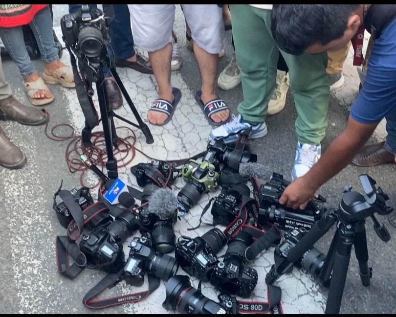 काठमाडौं जिल्ला अदालत अगाडी पत्रकारहरुको विरोध