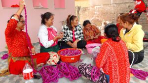 गुन्डुबासीलाई मखमली टिप्न र माला उन्न भ्याइ–नभ्याइ (फोटोफिचर)