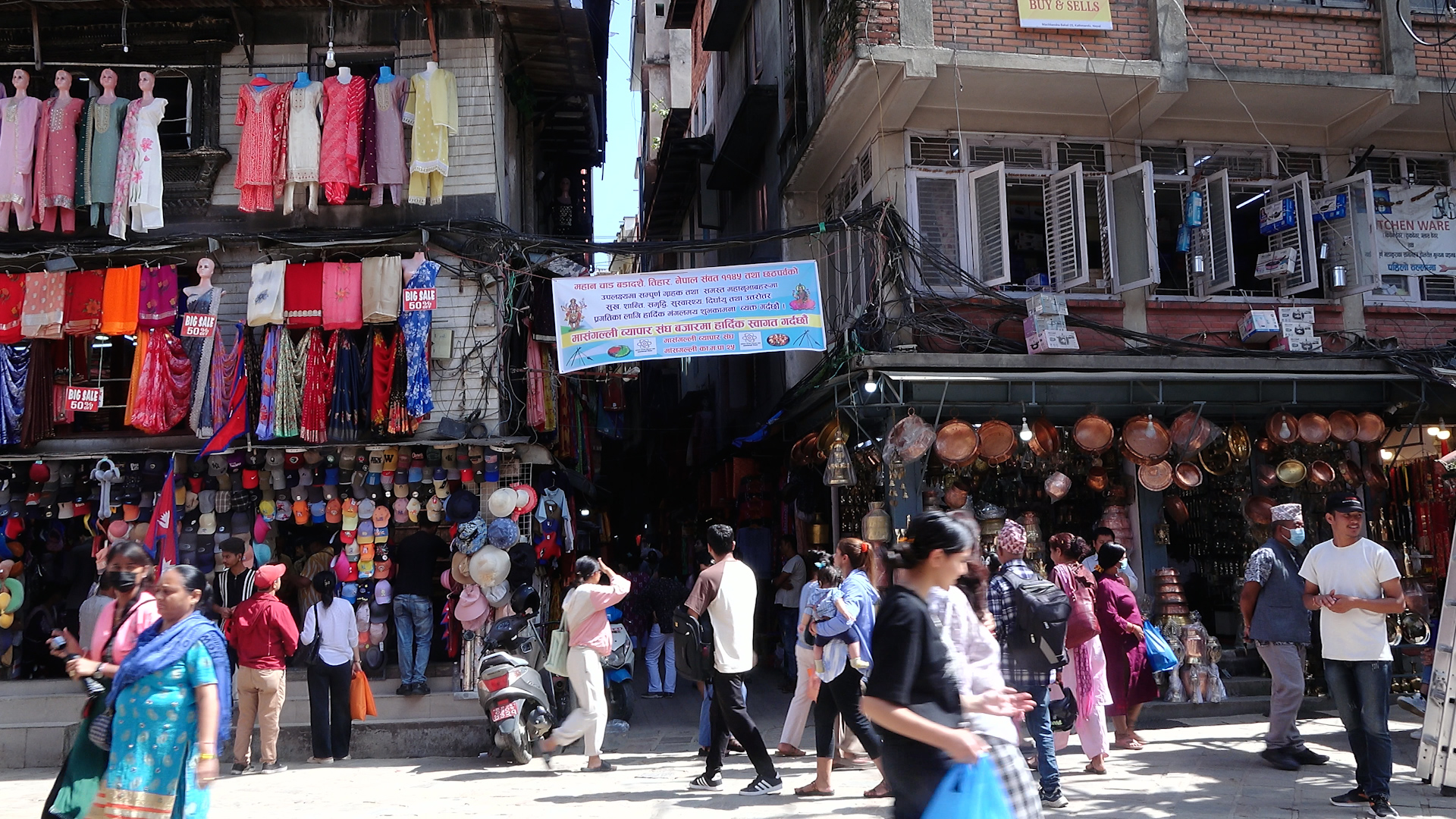 खस्कियो दशैं बजार, उत्साहित छैनन् व्यापारी