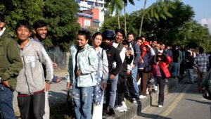 साफ महिला च्याम्पियनसिपको फाइनल भिडन्त हेर्न टिकट किन्नेको लाइन (तस्बिरहरु) साफ महिला च्याम्पियनसिपको फाइनल भिडन्त हेर्न टिकट किन्नेको लाइन (तस्बिरहरु)
