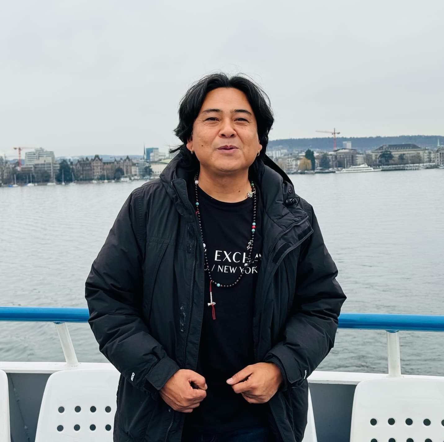 सांगीतिक प्रस्तुतिका लागि कुर्दिस्तान जाँदै गायक विजय लामा