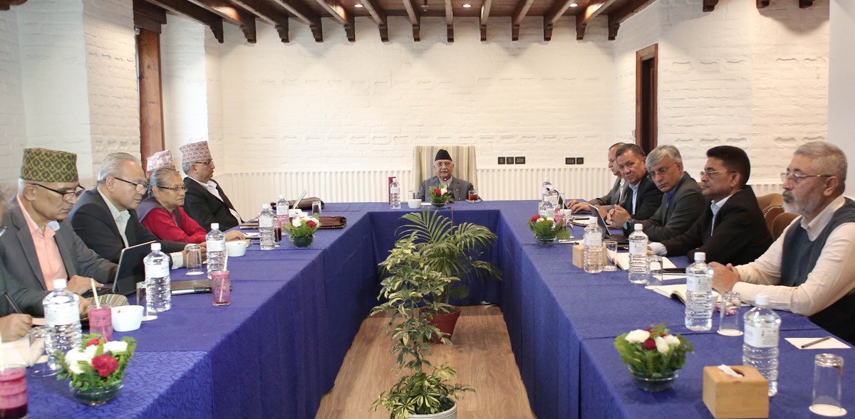 च्यासलमा बाढी पसेपछि एमालेकाे बैठक बसेरा होटलमा च्यासलमा बाढी पसेपछि एमालेकाे बैठक बसेरा होटलमा