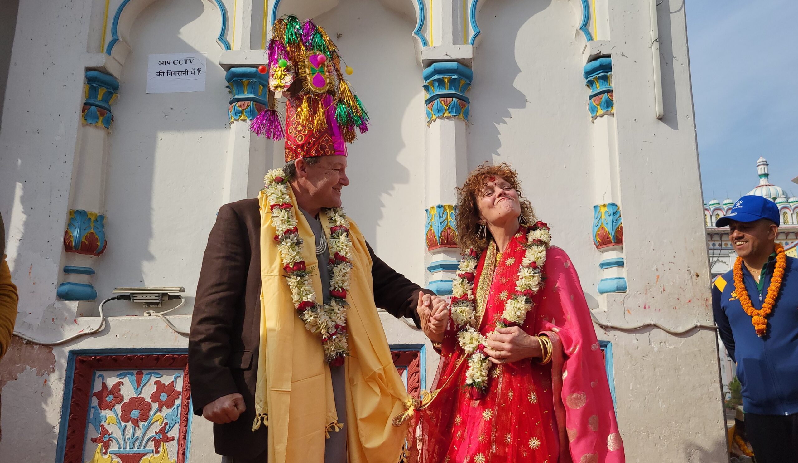बेलायती राजदूतले जनकपुरधामको जानकी मन्दिरमा मनाए २२ औं वैवाहिक वर्षगाँठ