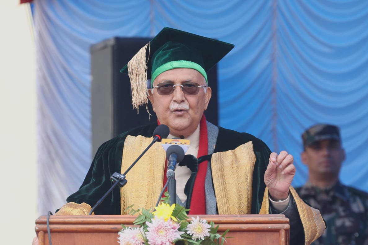 दीक्षित भएका विद्यार्थीलाई प्रधानमन्त्रीले भने- विद्वान हुँ भन्ने घमन्ड नगर्नुहोला