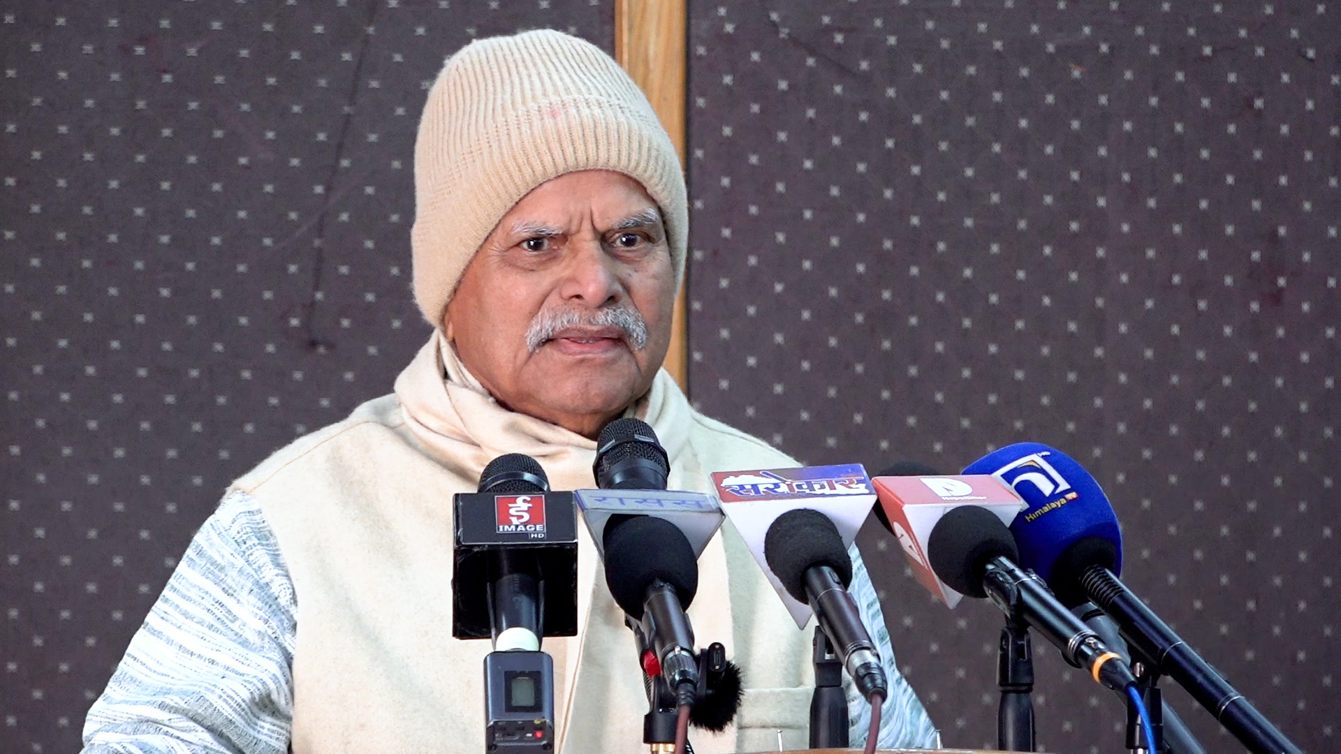 पत्रकारहरुले कलम समाएपछि धर्म छाड्नु हुँदैन् : रामवरण यादव