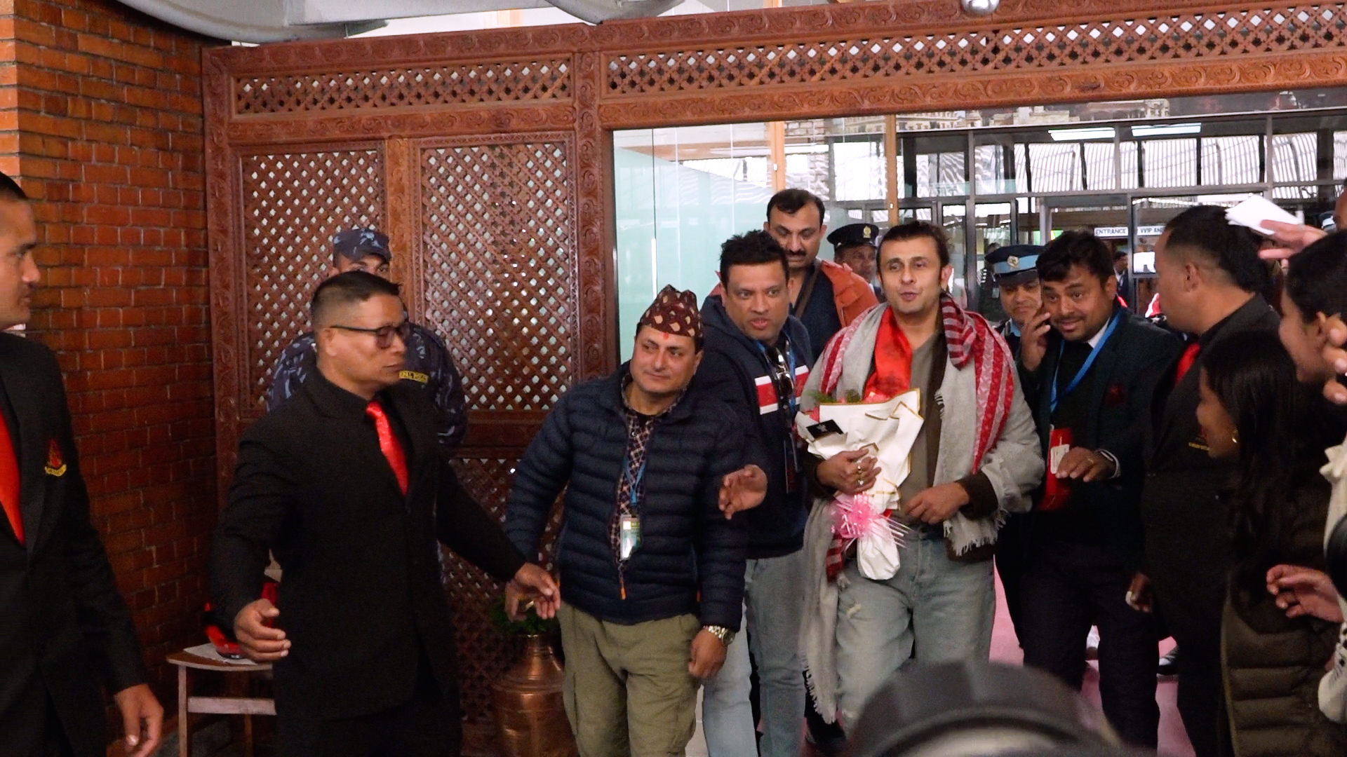 काठमाडौं आइपुगे भारतका चर्चित गायक सोनु निगम काठमाडौं आइपुगे भारतका चर्चित गायक सोनु निगम