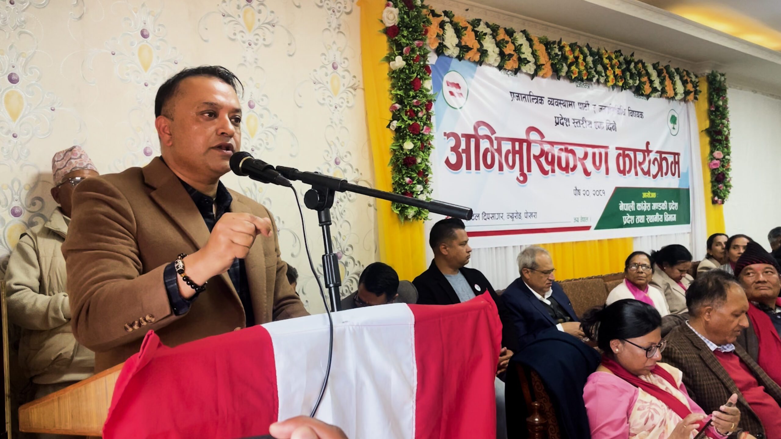 कसले भन्यो कांग्रेस डुब्छ भनेर, हामी बचाउँछौँ : गगन थापा