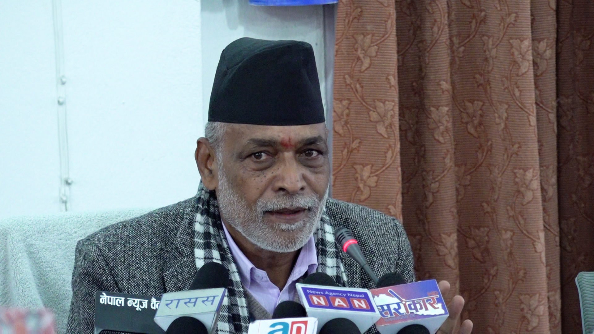 हामीले खाने बिहान बेलुकीको खाना आयात गरेर खान नपरोस् : मन्त्री अधिकारी