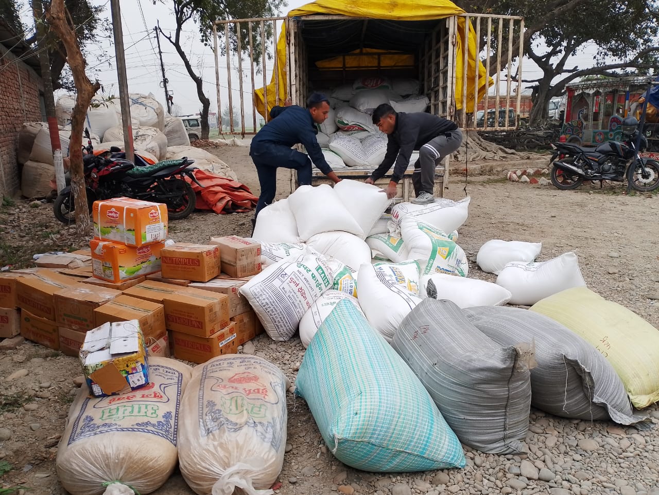 अवैध सामानसहित पिकअप भ्यान प्रहरी नियन्त्रणमा