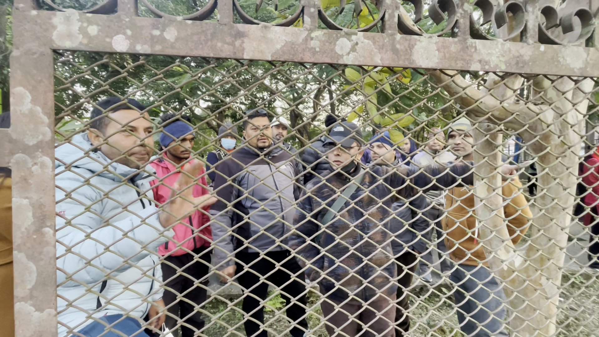 पोखरामा निषेधित क्षेत्र तोडेर रास्वपाका कार्यकर्ताले आज पनि नाराबाजी गरे