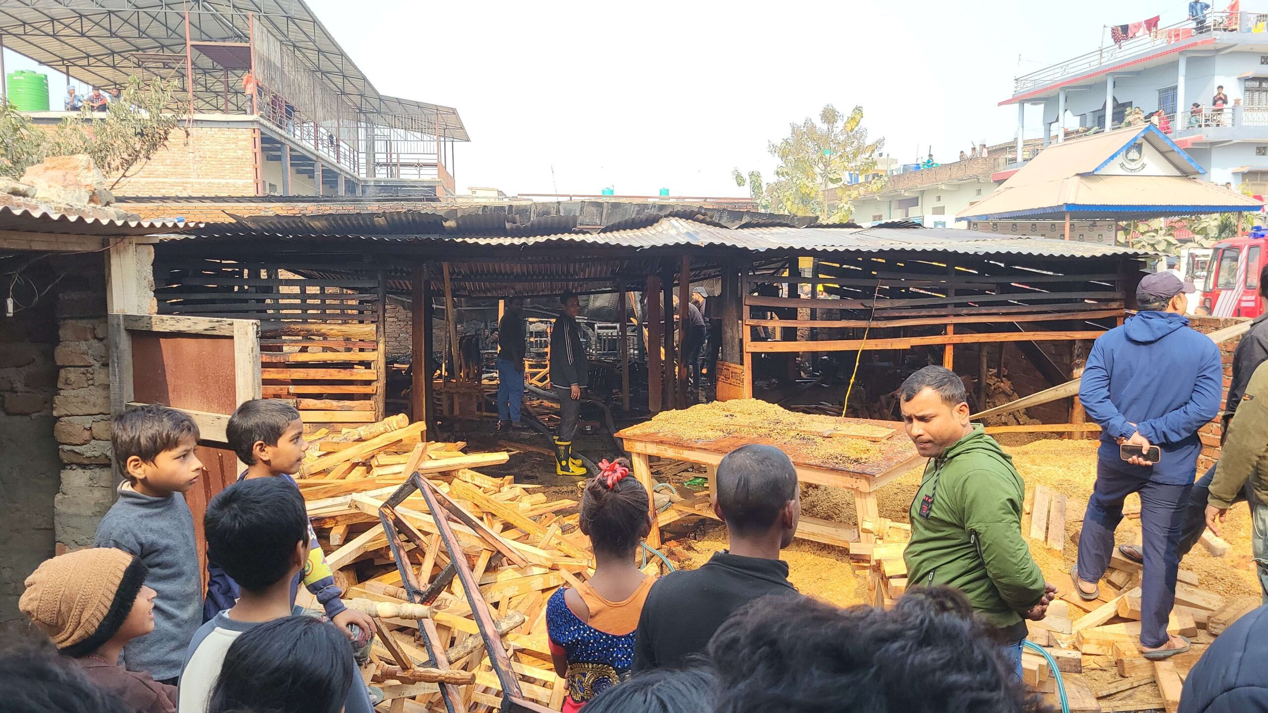 जनकपुरधामको एक फर्निचर उद्योगमा भिषण आगलागी, लाखौंको क्षति