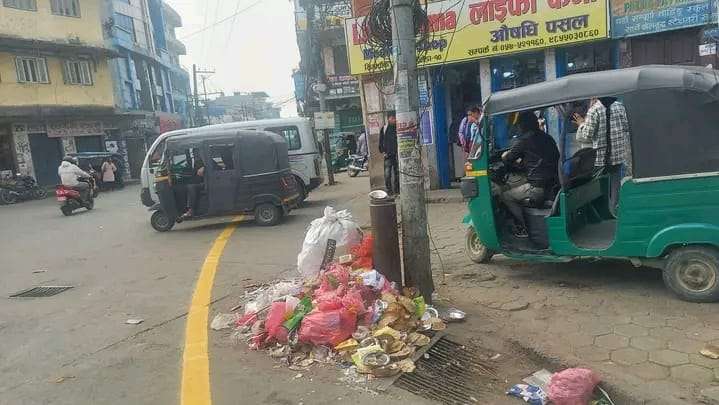 हेटौंडा उपमहानगरपालिकाले छाड्यो फोहोर उठाउन, दूर्गन्धित हुने खतरा हेटौंडा उपमहानगरपालिकाले छाड्यो फोहोर उठाउन, दूर्गन्धित हुने खतरा