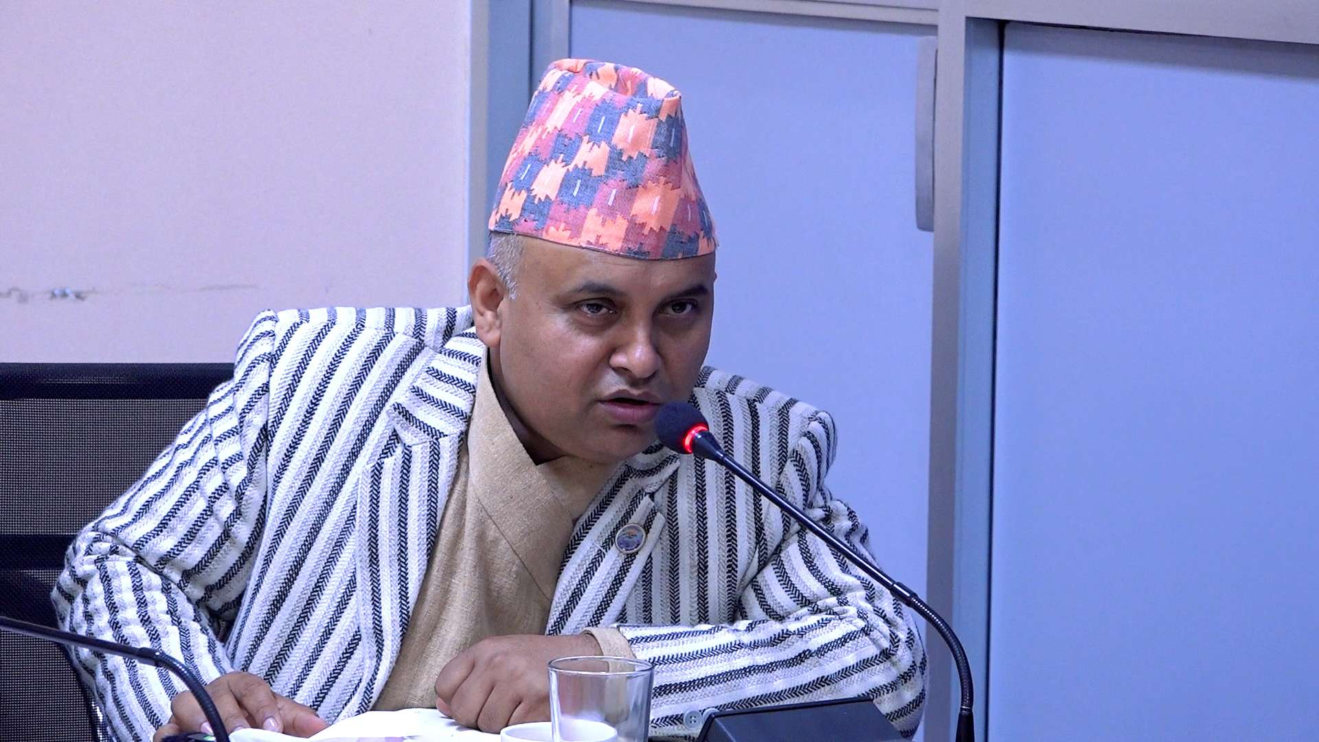स्वदेशी उत्पादनहरु प्रयोगमा नआउँदा उद्योगहरु कमजोर अवस्थामा पुगे : सचिव राउत