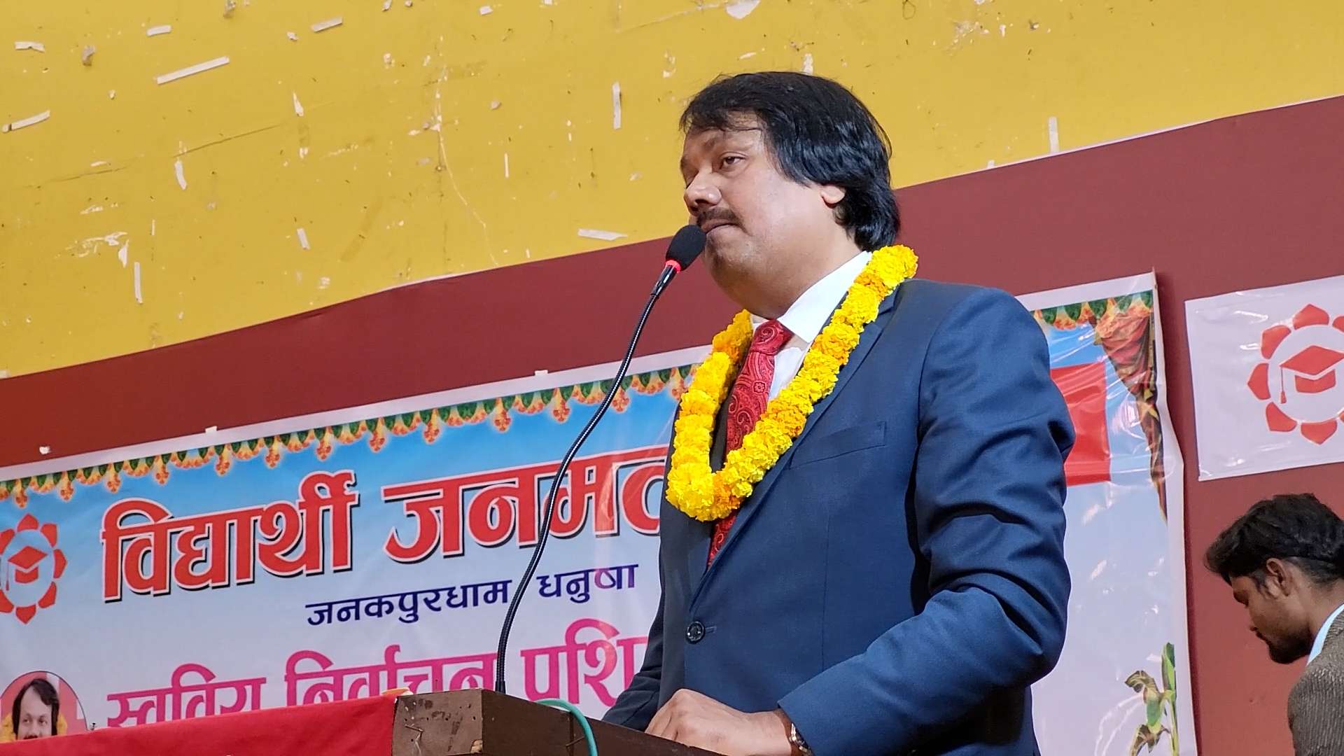 विद्यार्थीले सुरु देखिनै राजनीतिमा लाग्नुपर्छ : अध्यक्ष राउत