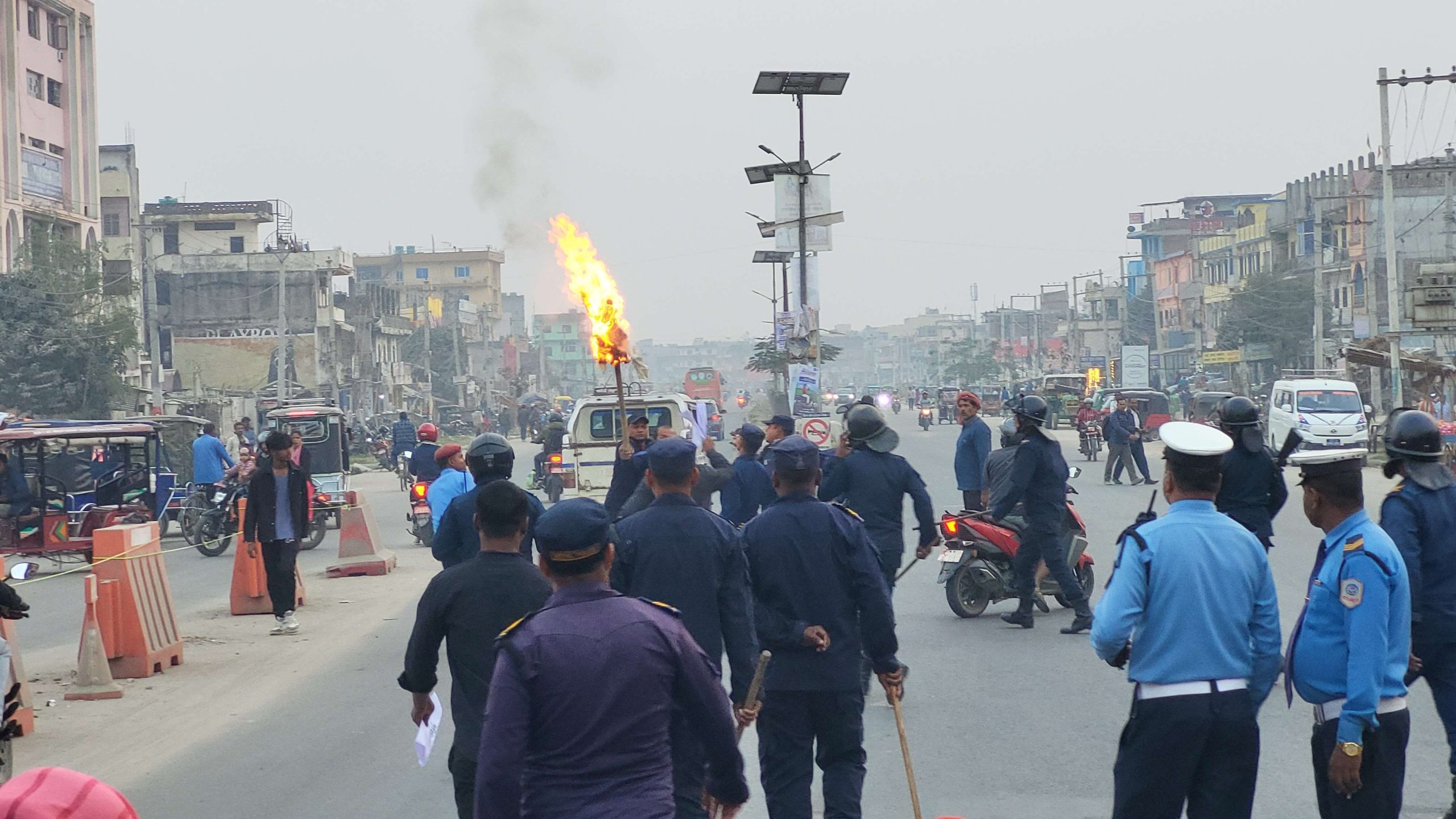 सरकारी अस्पतालमा सुधारको माग गर्दै मुख्यमन्त्री सिंहको पुतला दहन