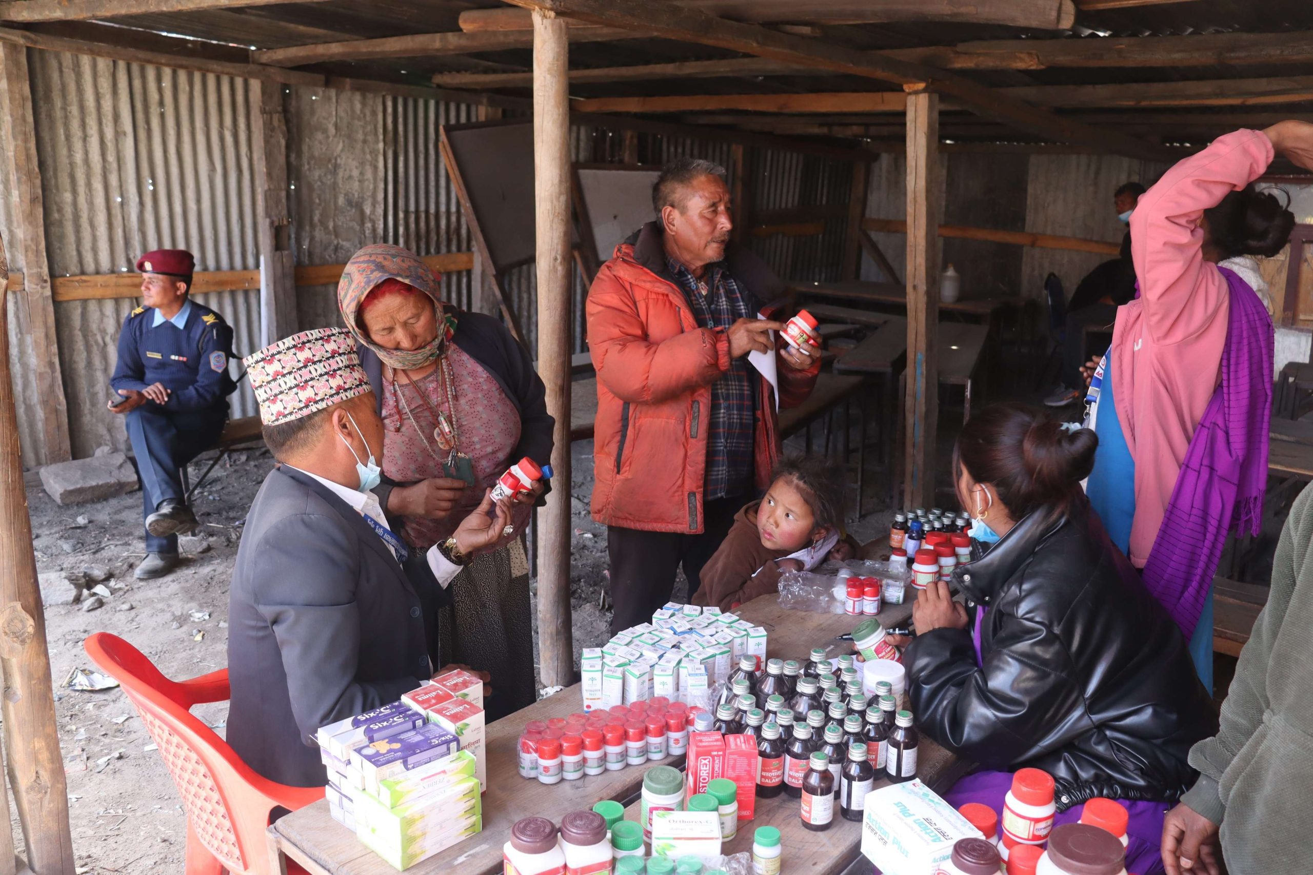 घरघरमा निःशुल्क आयुर्वेद औषधी पाएपछि मुगुबासी खुशी