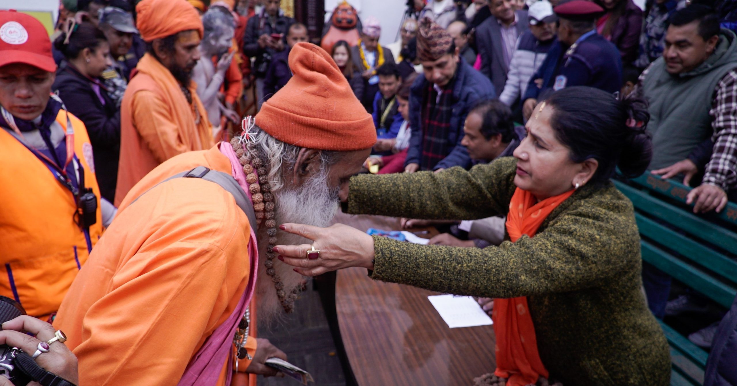 पशुपतिबाट साधुसन्तको गरियो विदाइ, दुई सयदेखि नौं हजारसम्म दक्षिणा