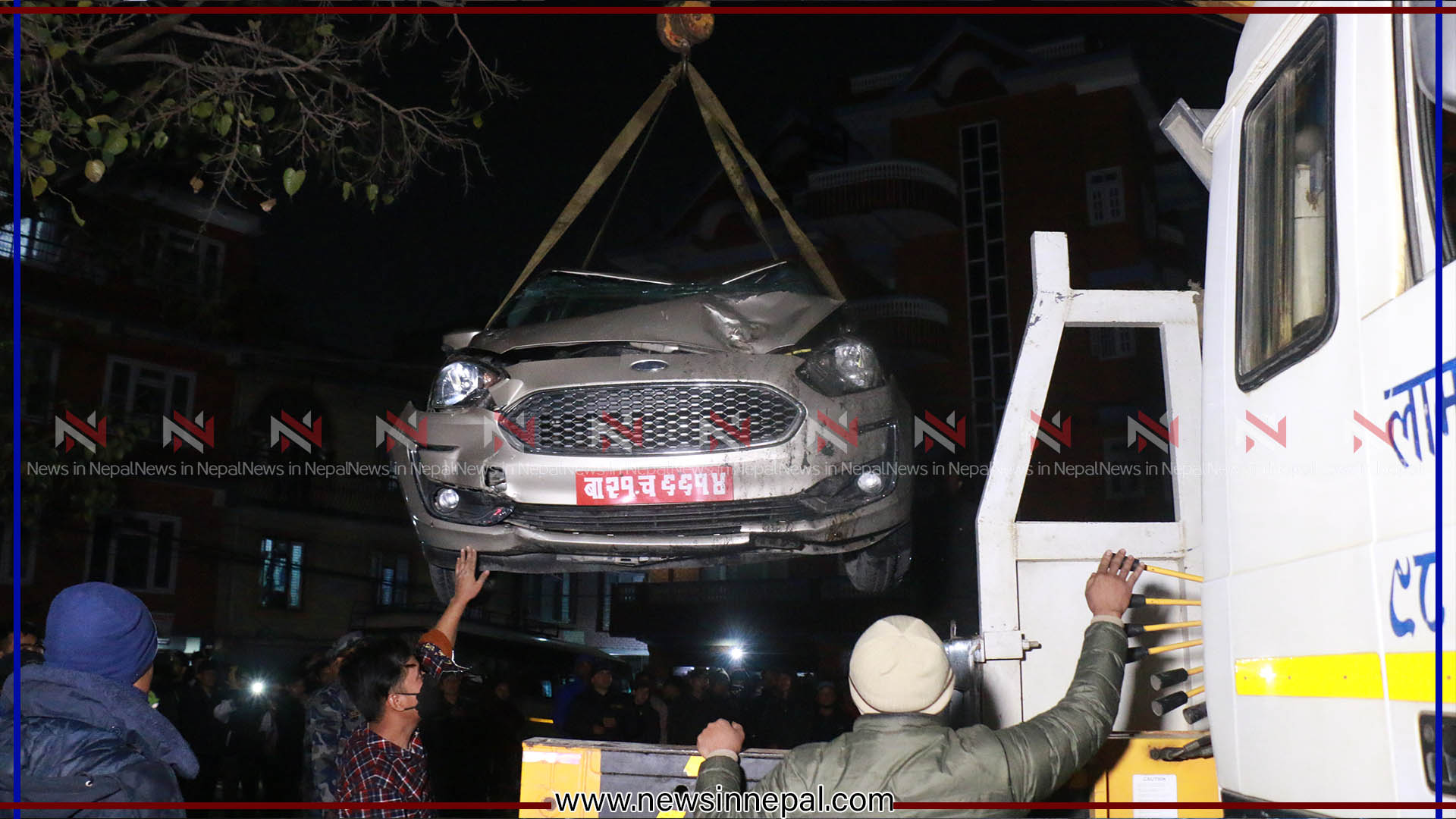 धोबिखोलामा कार खसेको कार निकालियो (फोटोमा हेर्नुहोस्)