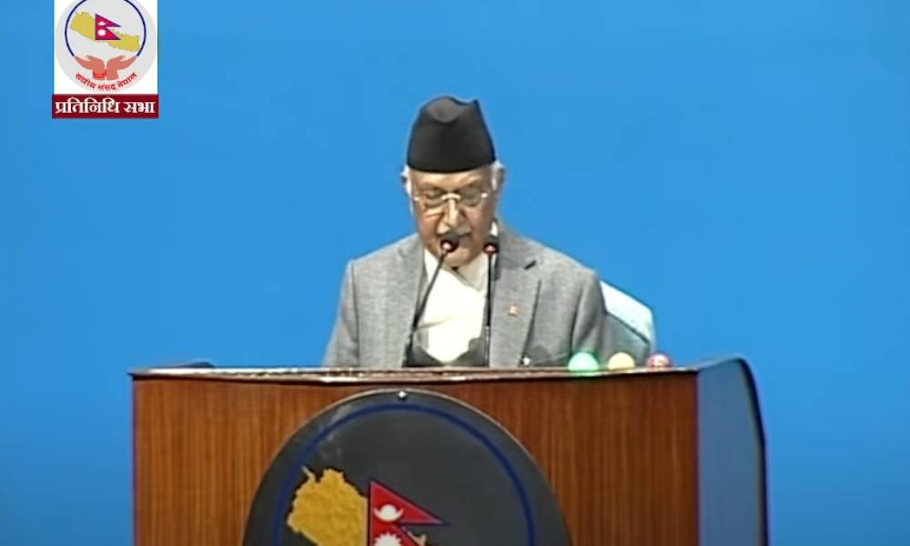 रोष्ट्रममा बोल्दाबोल्दै प्रधानमन्त्रीको खुट्टामा समस्या रोष्ट्रममा बोल्दाबोल्दै प्रधानमन्त्रीको खुट्टामा समस्या