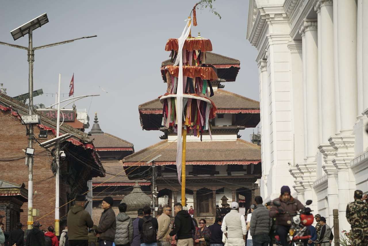 बसन्तपुरमा ठड्याइयो चीर, रङको पर्व होली सुरू