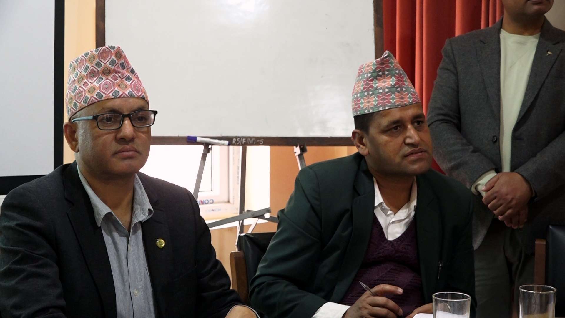 पैसा लिएको प्रमाण छ भने मलाई रत्नपार्कमा लगेर झुन्ड्याए हुन्छ : अध्यक्ष पौडेल