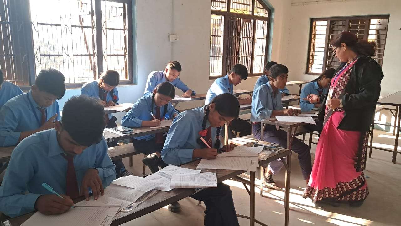 रौतहट एसइई परीक्षा: ४ सय २४ थान मोबाइल बरामद