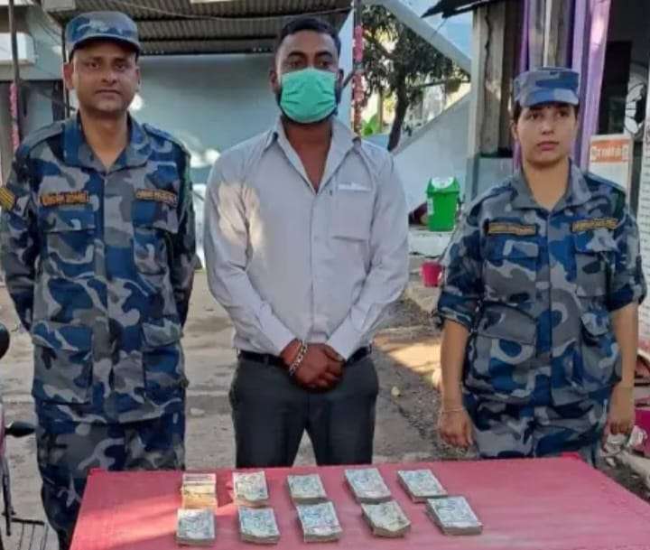 स्रोत नखुलेको १० लाख रुपैंयाँसहित एक युवक पक्राउ