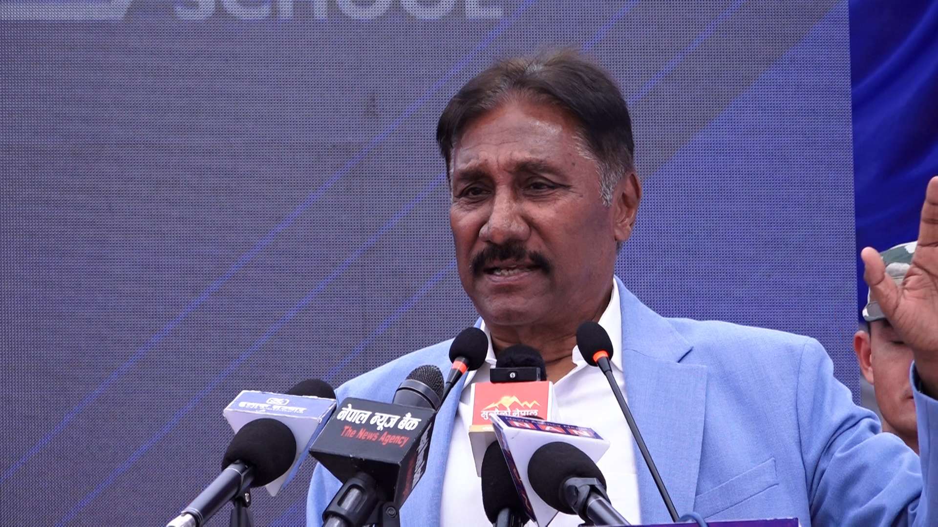 वैदेशिक रोजगारीबाट फर्किएकाहरु पुनः जानु पर्दैन : मन्त्री भण्डारी